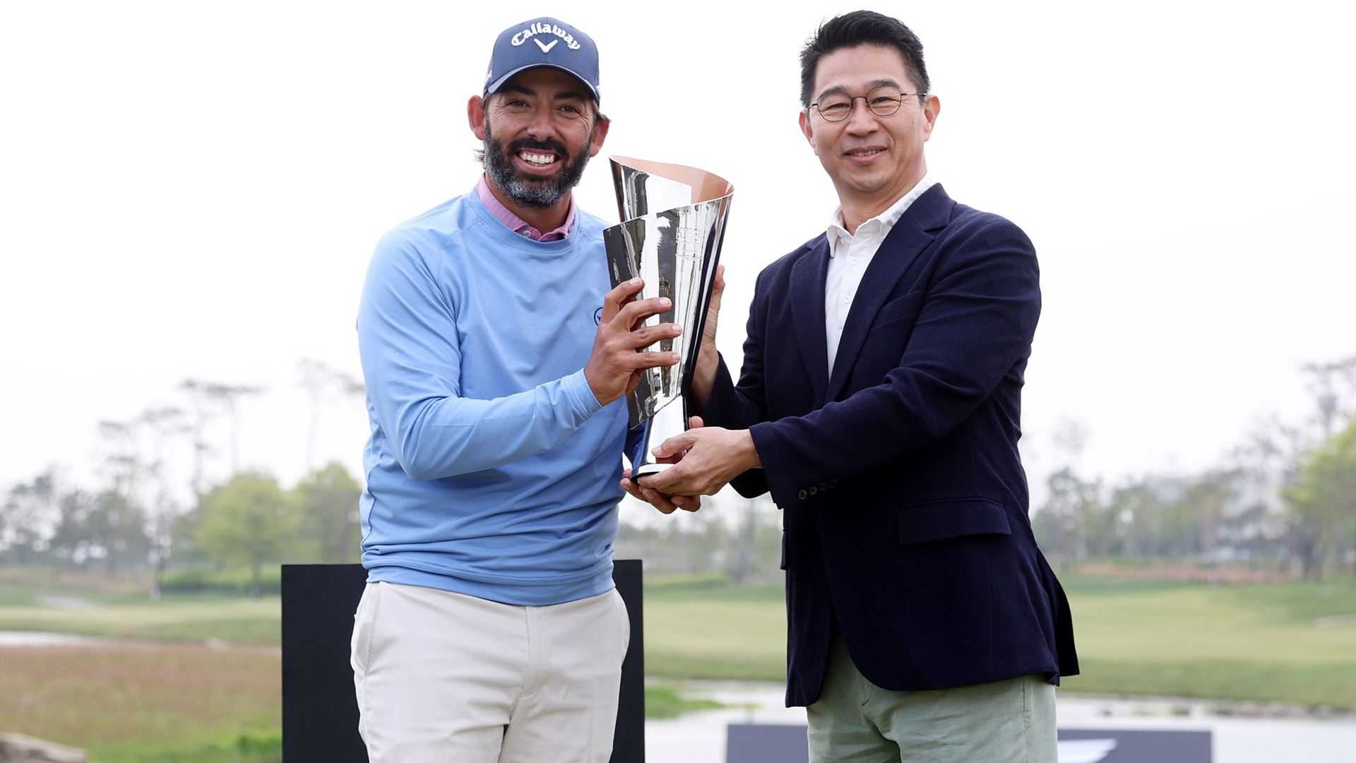 PABLO LARRAZÁBAL HOLDS UP TROPHY WITH GLOBAL HEAD OF GENESIS MIKE SONG