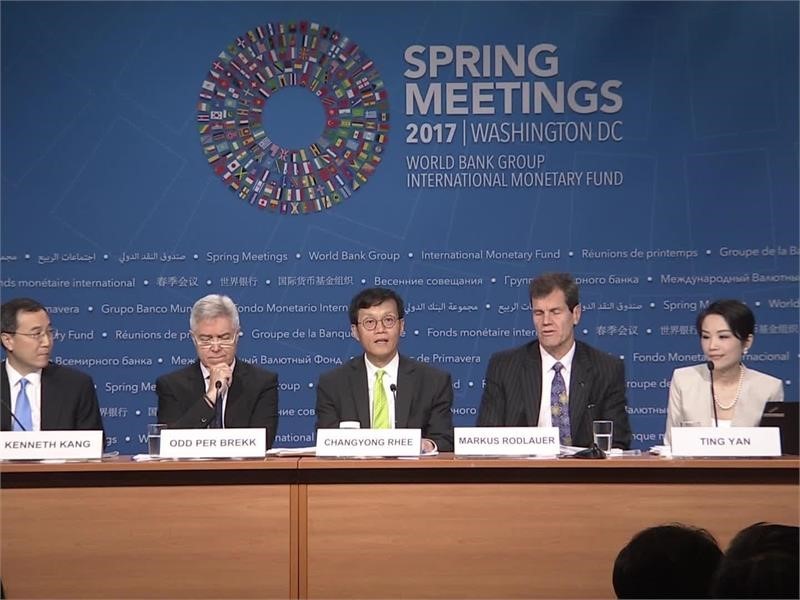 imf--asia-and-pacific-outlook-robust--but-risks-remain