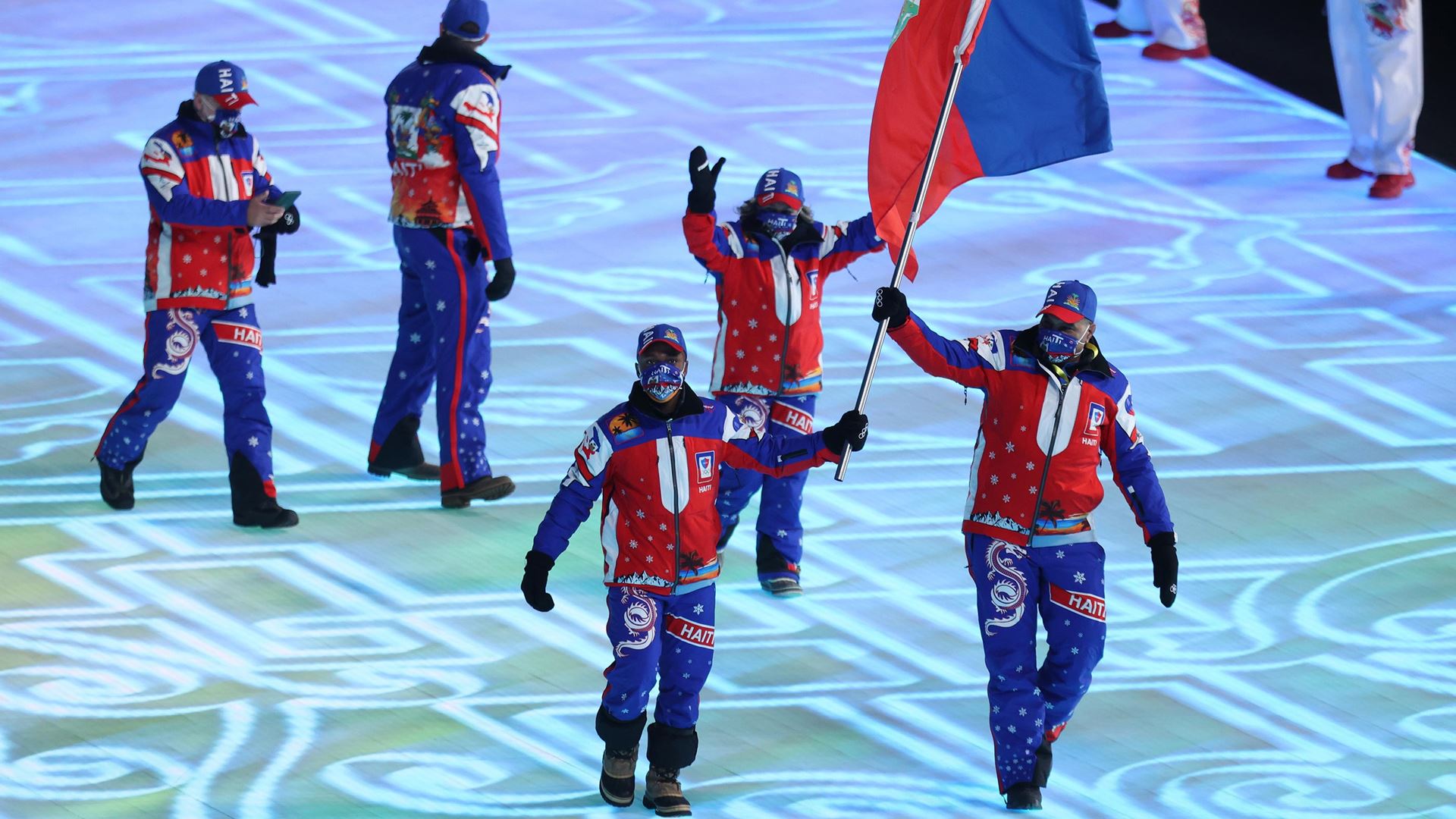 Les porte-drapeaux à la cérémonie d'ouverture des Jeux Olympiques d'hiver  de Beijing 2022 - Actualité Olympique