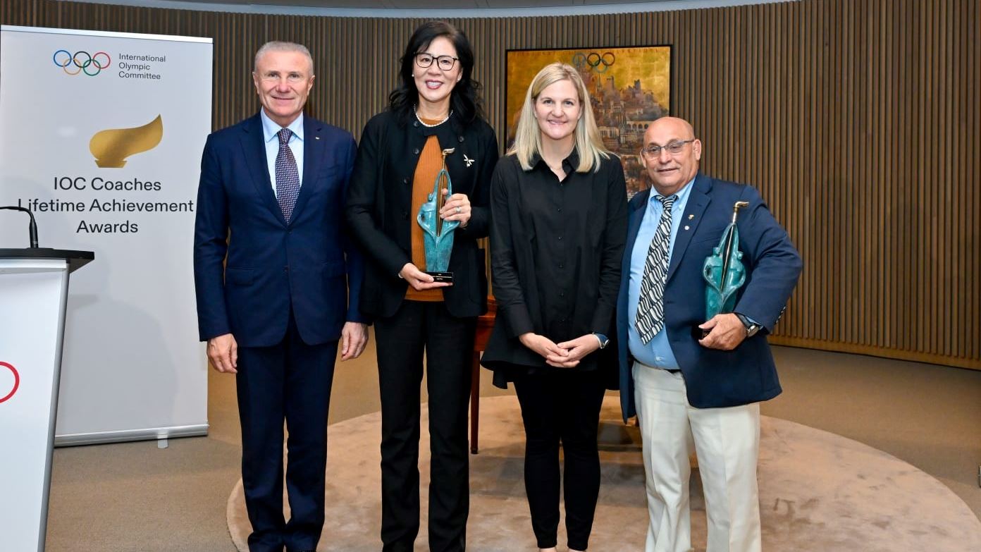 Lang Ping and Ra l de Jes s Trujillo D az honoured with IOC Coaches Lifetime Achievement Award
