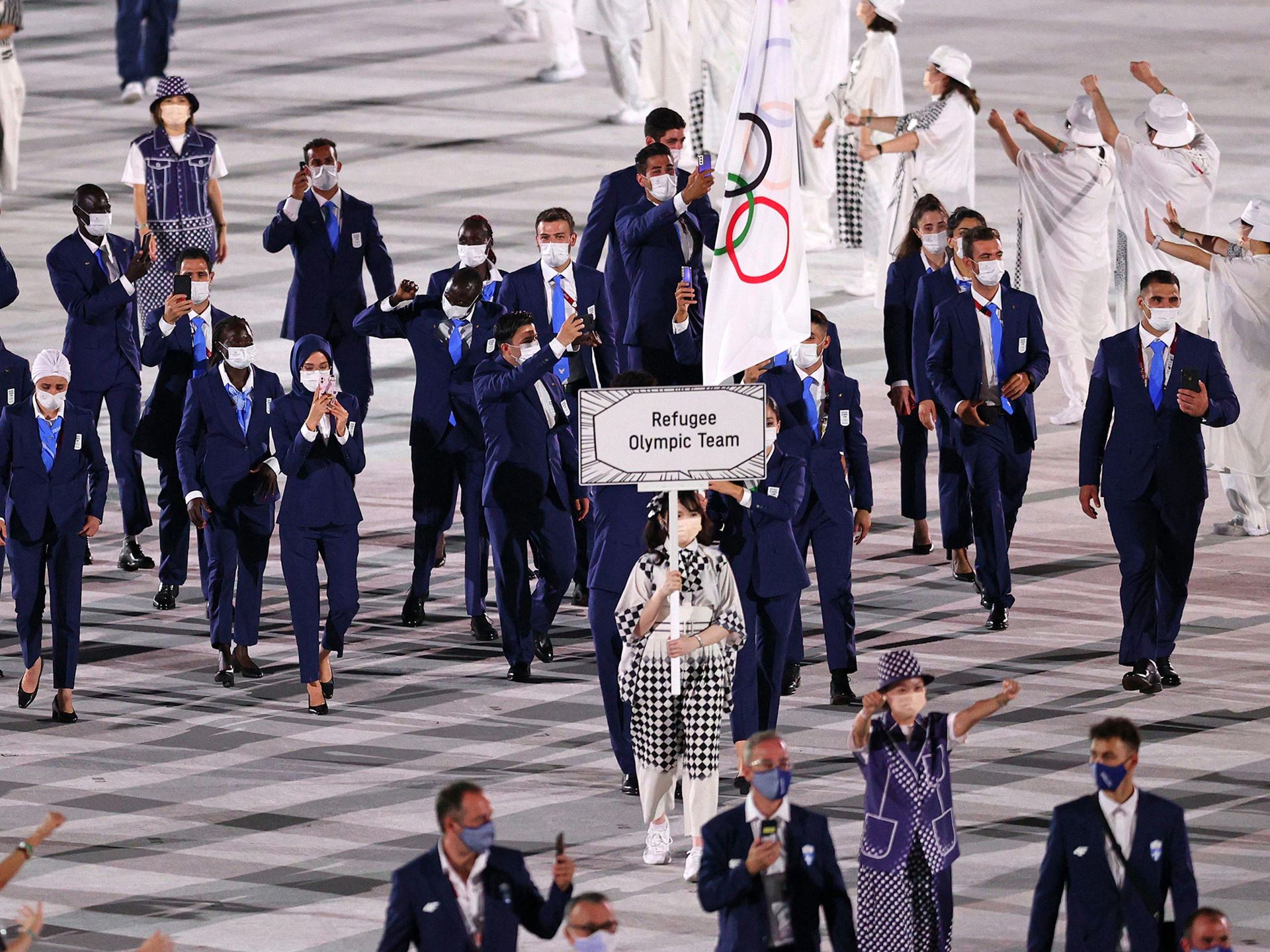 IOC Refugee Olympic Team continues to send message of hope to refugees around the world