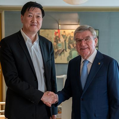 IOC President welcomed to China by COC President
