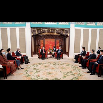IOC President Bach meets China s Premier Li Qiang