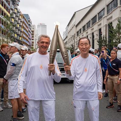 Olympians join IOC President for final leg of Olympic Torch Relay in Paris