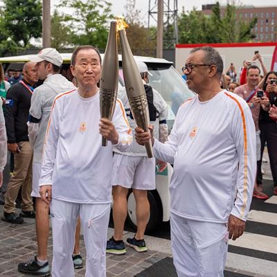 Olympians join IOC President for final leg of Olympic Torch Relay in Paris