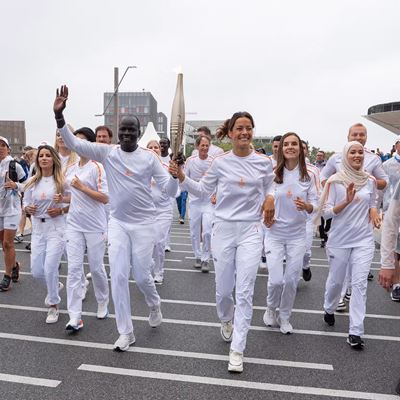 Olympians join IOC President for final leg of Olympic Torch Relay in Paris