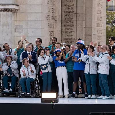 IOC awards Olympic Cup to the people of France at spectacular ceremony on the Champs lys es