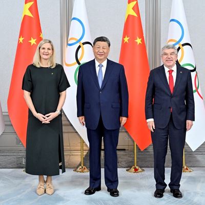 IOC President Coventry welcomed by China s President Xi together they witness spectacular Opening Ceremony for China s