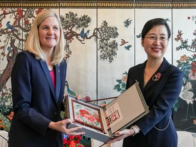 IOC President Coventry welcomed by China s President Xi together they witness spectacular Opening Ceremony for China s