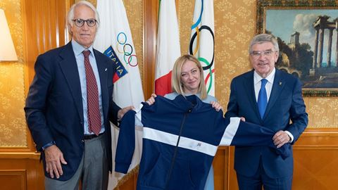 le-pr-sident-du-cio-rencontre-la-dirigeante-politique-italienne-giorgia-meloni