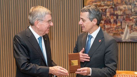 le-pr-sident-du-cio-a-re-u-le-pr-sident-de-la-conf-d-ration-suisse---la-maison-olympique