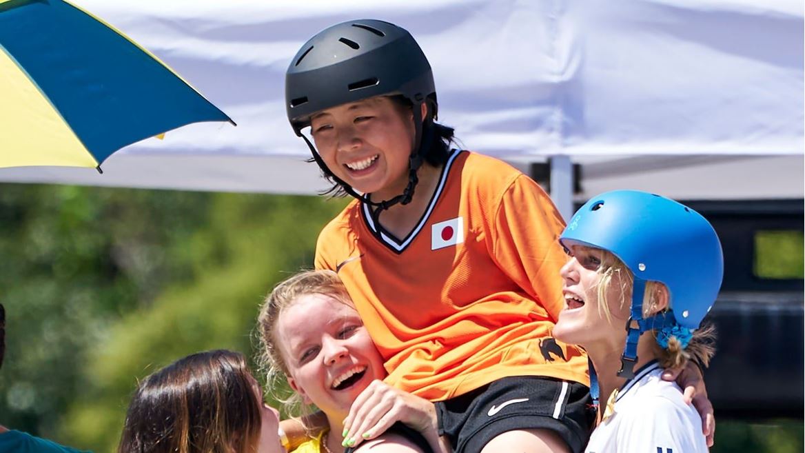 Women Skateboarders at Tokyo 2020 win Fair Play Award