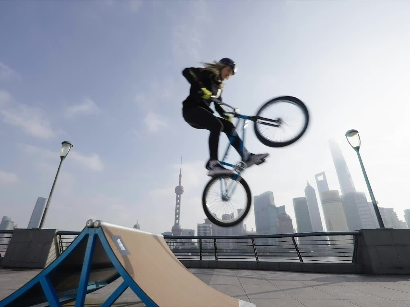 bmx-freestyle-olympic-champion-charlotte-worthington-showcases-skills-in-shanghai-ahead-of-olympic-q