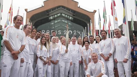 olympians-join-ioc-president-for-final-leg-of-olympic-torch-relay-in-paris