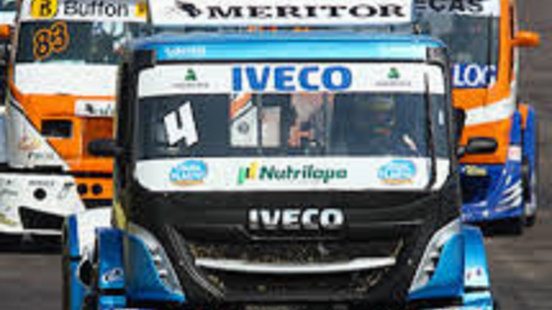 Extrapesados da IVECO cruzam a fronteira para mais uma etapa da Copa Truck
