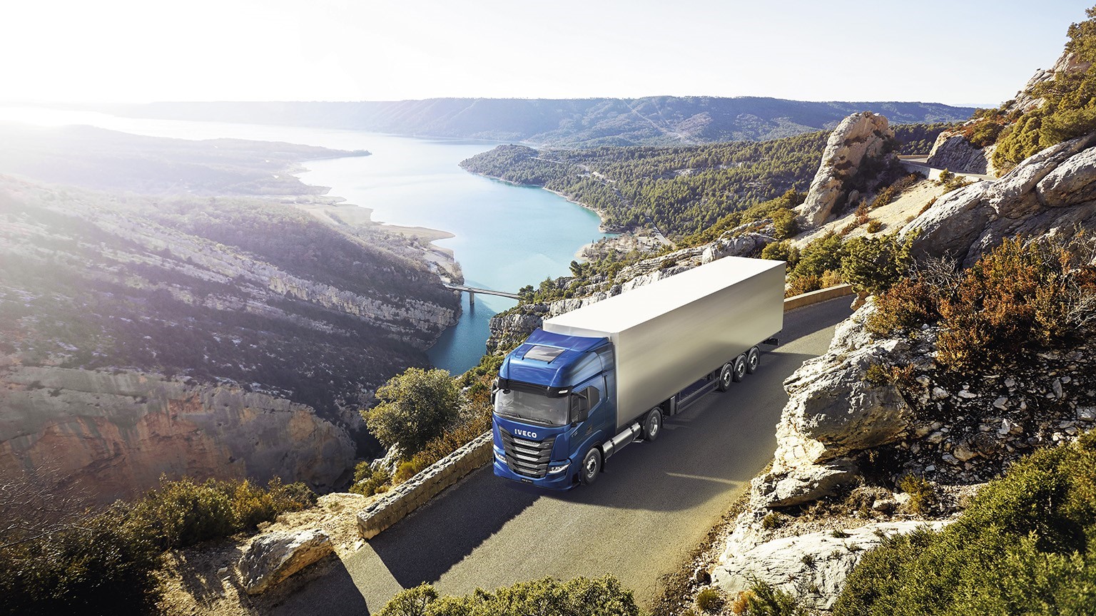 IVECO S-Way NP 460 wins Sustainable Truck of the Year 2021 Award