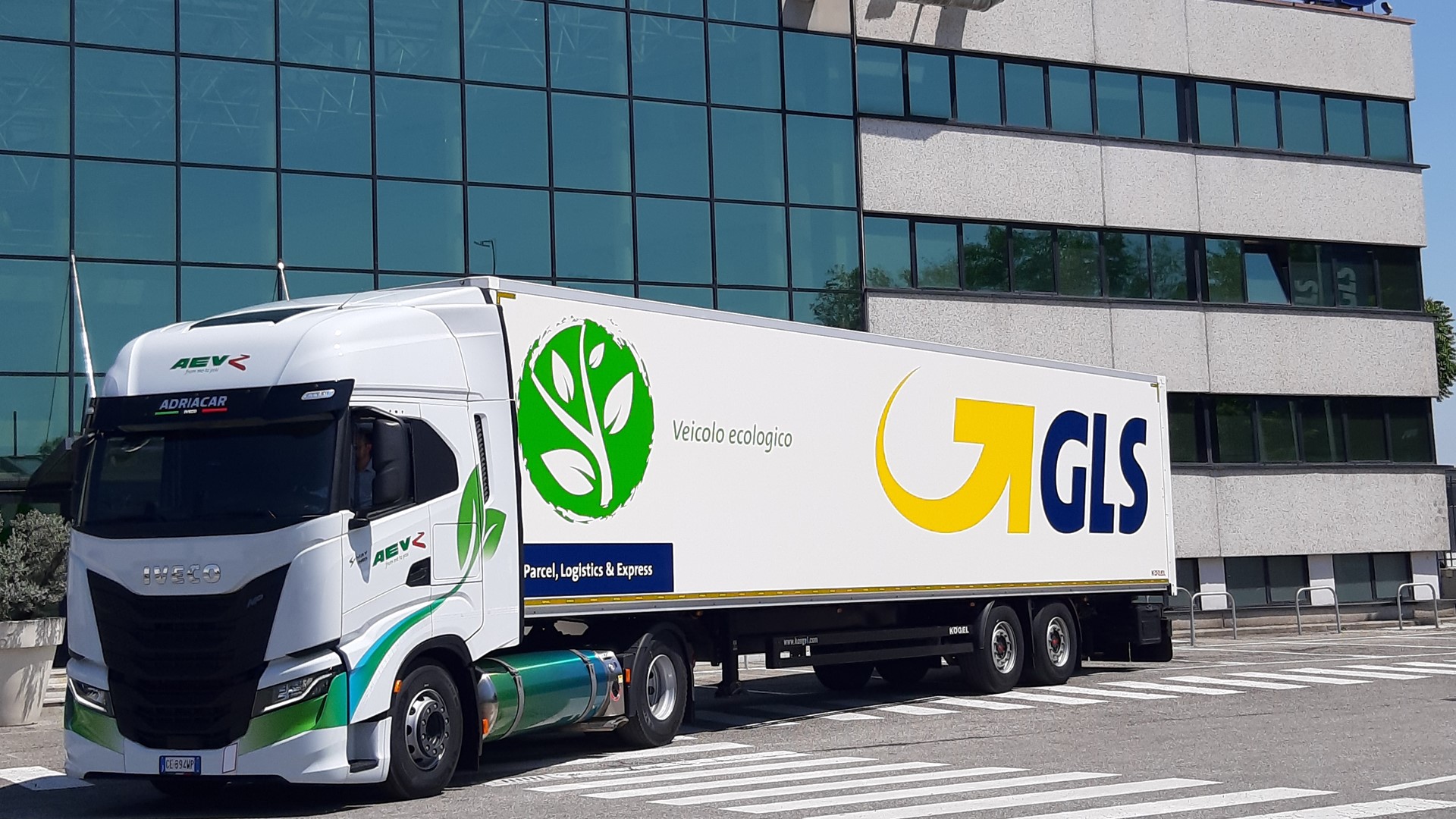 As part of its commitment to sustainability, GLS updates its fleet with 120 IVECO S-WAY LNG and Bio-LNG powered vehicles