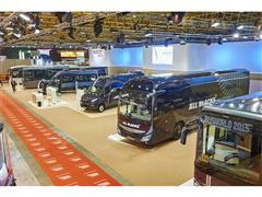 Busworld 2015: Iveco Bus celebrates as Magelys is crowned "International Coach of the Year 2016"