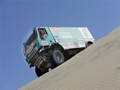 Dakar 2014: De Rooy fights on, remains leader in overall standings