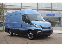 Iveco New Daily makes it a hat-trick at UK’s What Van? Awards