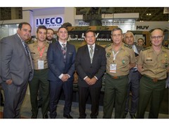 Vice-presidente Hamilton Mourão visita estande da IVECO DEFESA na LAAD 2019