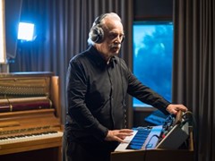 FPT INDUSTRIAL GOES TO CES 2020 WITH GIORGIO MORODER. THE BRAND AND THE RENOWNED MUSIC ARTIST INVITE THE PUBLIC BEHIND THE SCENES AND IN STUDIO TO SHARE HOW A SIGNATURE SOUND COMES TO LIFE