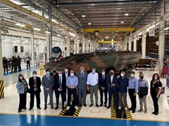 Delegação do governo italiano visita fábrica da Iveco Defence Vehicles em Sete Lagoas (MG)