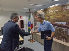 Presidente da IVECO se reúne com governador de Minas Gerais e secretários para apresentar planos da montadora no Estado