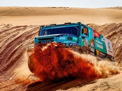 PETRONAS Team de Rooy IVECO coloca dos camiones en el Top 10 en la primera mitad del Rally Dakar 2022