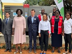 FPT Industrial sigue apoyando a las comunidades locales con la entrega de un generador en Mozambique