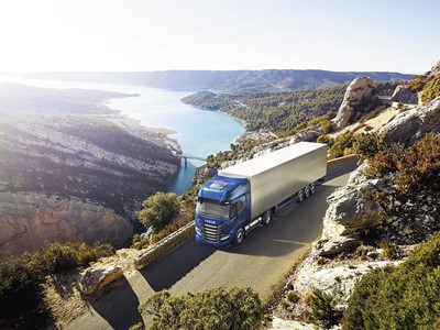IVECO S-Way NP 460 wins Sustainable Truck of the Year 2021 Award