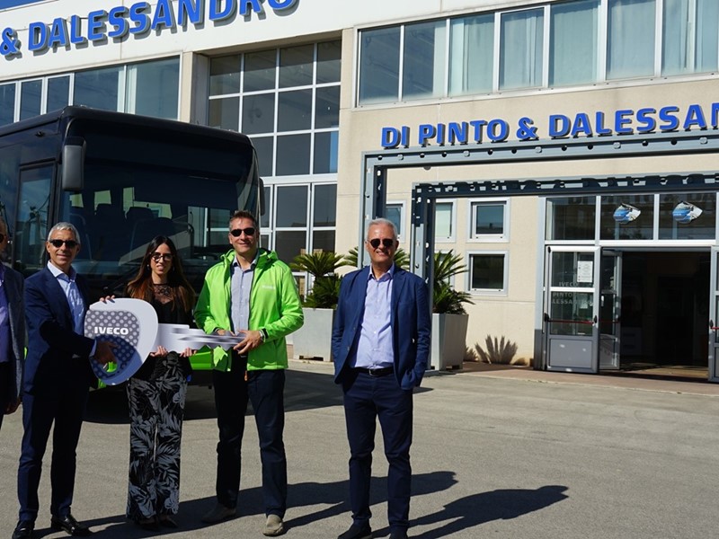 IVECO BUS delivers an EVADYS to Autoservizi Borman for the Flixbus’s long-distance bus service