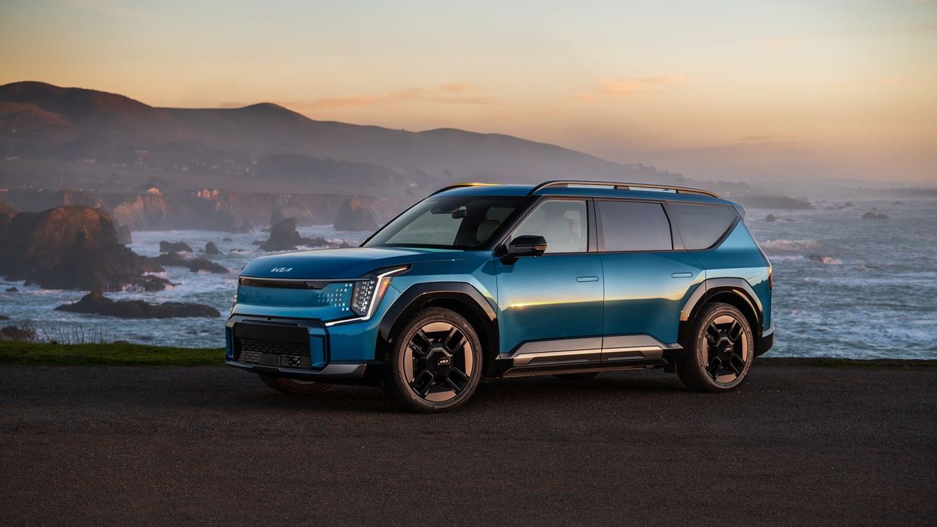 2025 Kia EV9 and Kia Sorento Named Winners by the Hispanic Motor Press