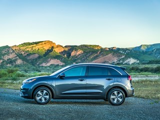 Kia Motors America Introduces 2018 Niro Plug-in Hybrid Crossover at Los Angeles Auto Show
