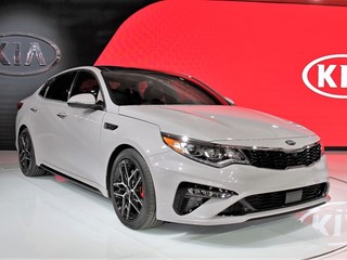 Refreshed 2019 Kia Optima Debuts at New York International Auto Show