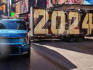 Kia America Delivers 2024 New Year’s Numerals to Times Square Kia America Delivers 2024 New Year’s Numerals to Times Square