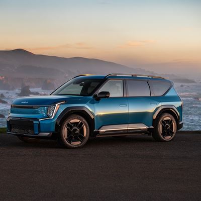 2025 Kia EV9 and Kia Sorento Named Winners by the Hispanic Motor Press