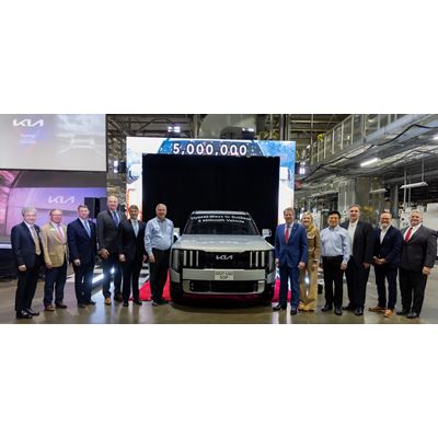 Pictured with the 2027 Kia Telluride HEV from left Consul General Joon ho Lee State Rep Vance Smith Technical