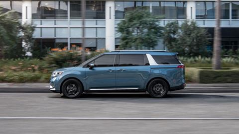 2022-kia-carnival-earns-2021-iihs-top-safety-pick-award