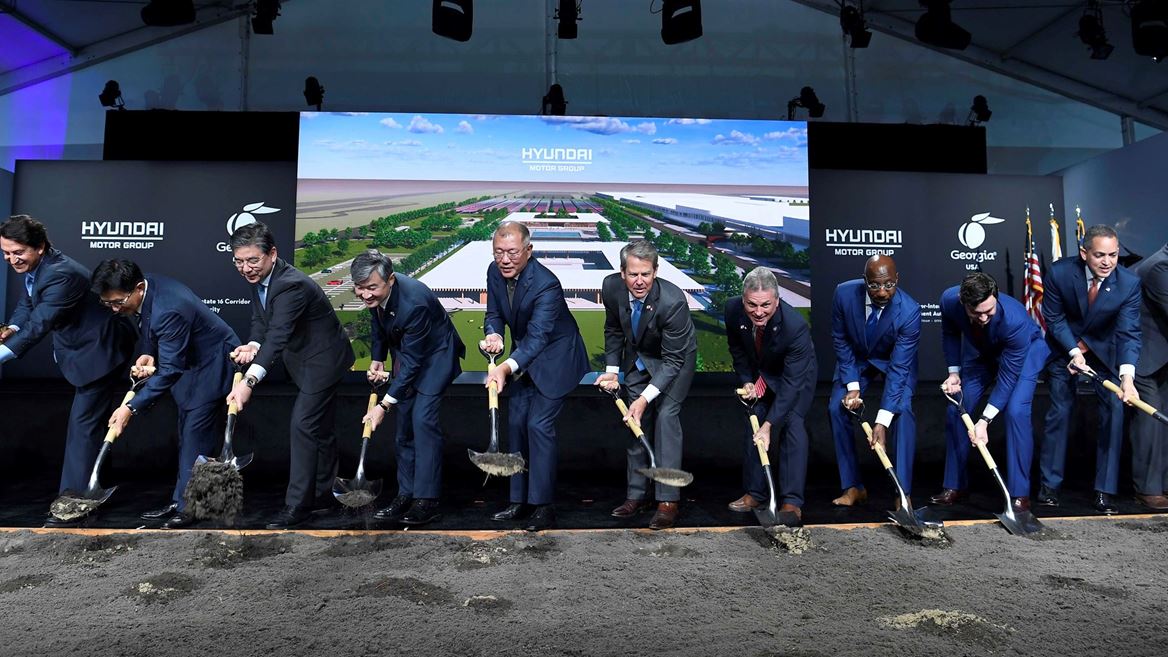 From left, Jose Munoz (President and COO of Hyundai Motor Company), Seungkyu Yoon (Executive Vice President and Head...