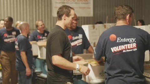 Drew-Brees-volunteering-at-food-pantry-for-Super-Service-Challenge-B-Roll