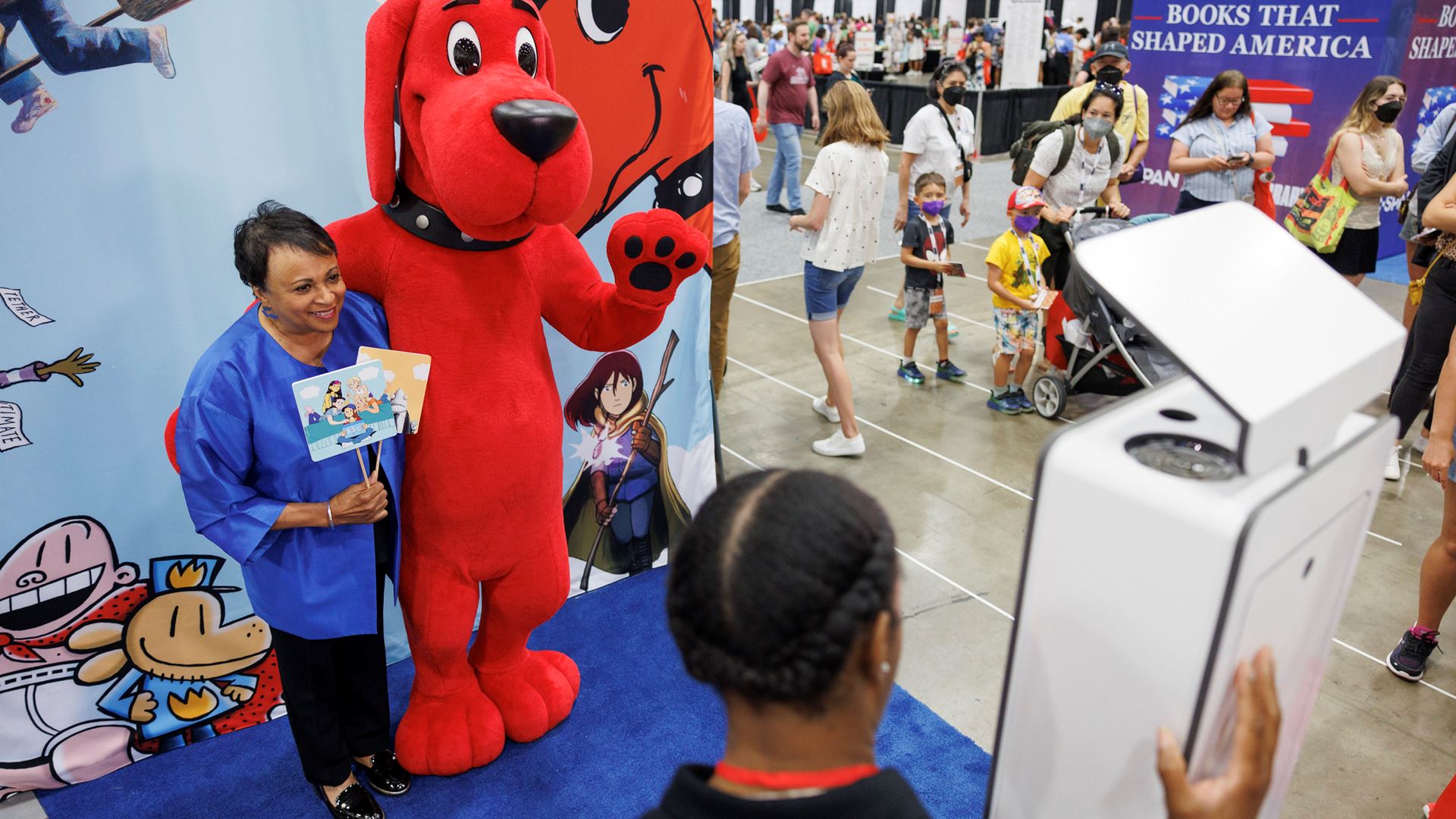 Librarian of Congress with Clifford the Big Red Dog