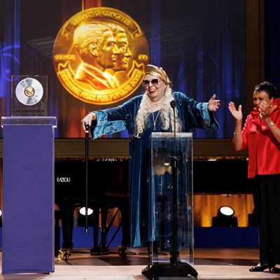 Joni Mitchell Accepts Gershwin Prize