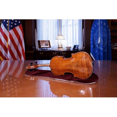 03 Antonio Stradivari Cremona 1690 viola Fulton ex Baird Tuscan Medici Back Shawn Miller Library of Congress