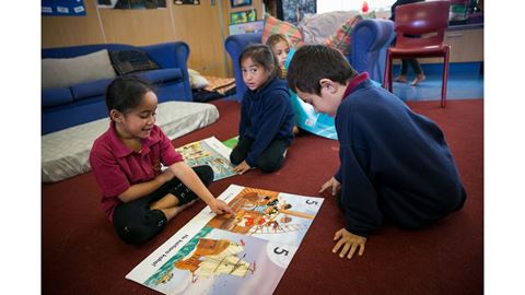 Te R nanga Nui o Ng Kura Kaupapa M ori Inc Kislak Family Foundation Prize