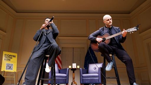 Leslie Odom Jr Sings with Guitarist