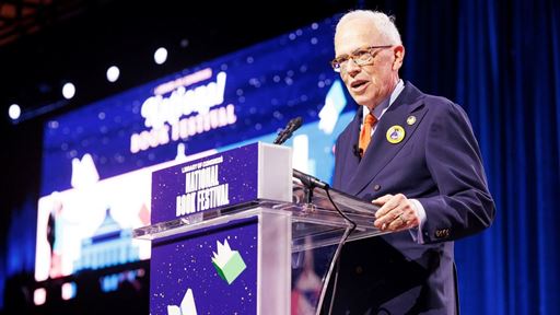 robert-newlen-opens-main-stage