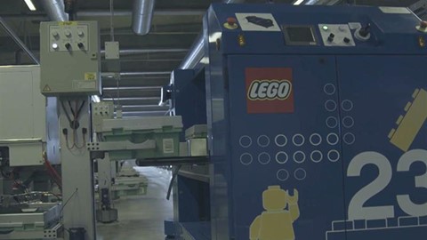B-roll-LEGO-Group-storage