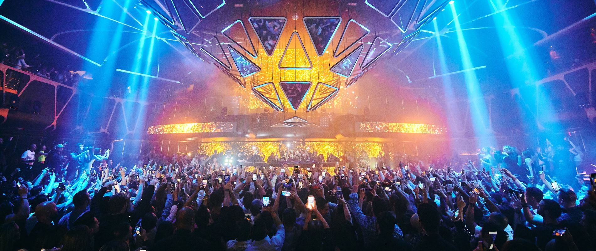 your-21st-birthday-starts-here--las-vegas-offers-free-nightclub-entry-for-birthday-crew