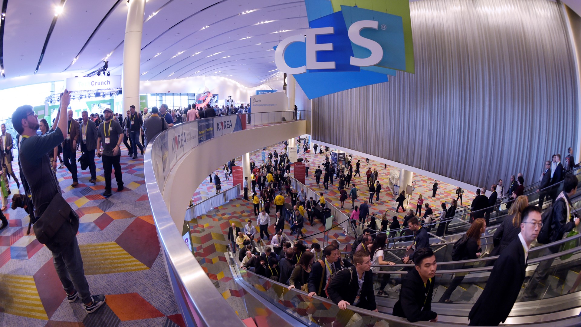 CES attendees at the Sands Convention Center